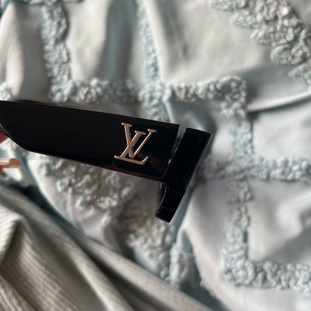 Louis Vuitton Black Sunglass Arm with Silver LV Emblem